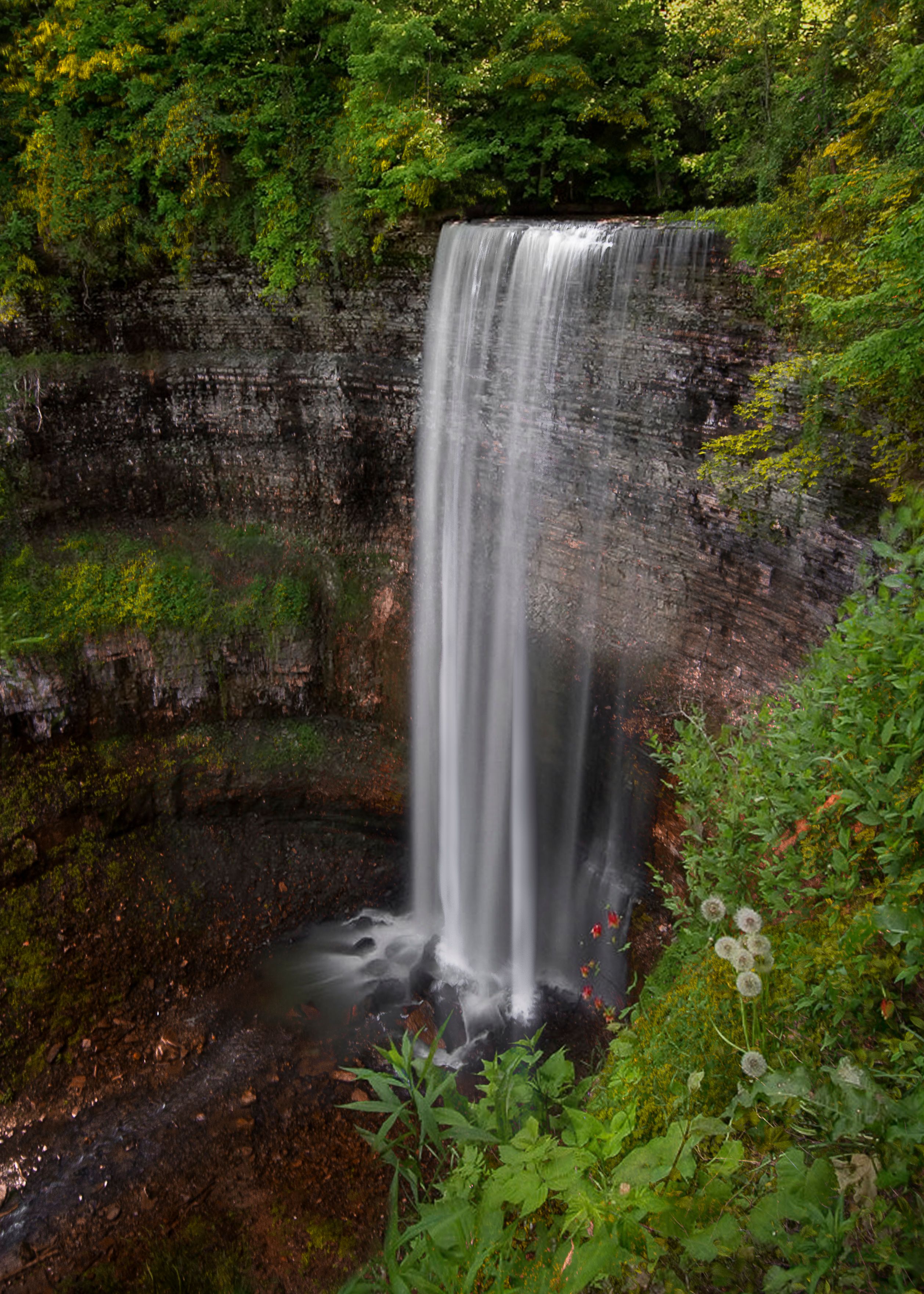 Tew Falls dropping into Spencer Gorge near Dundas Peak