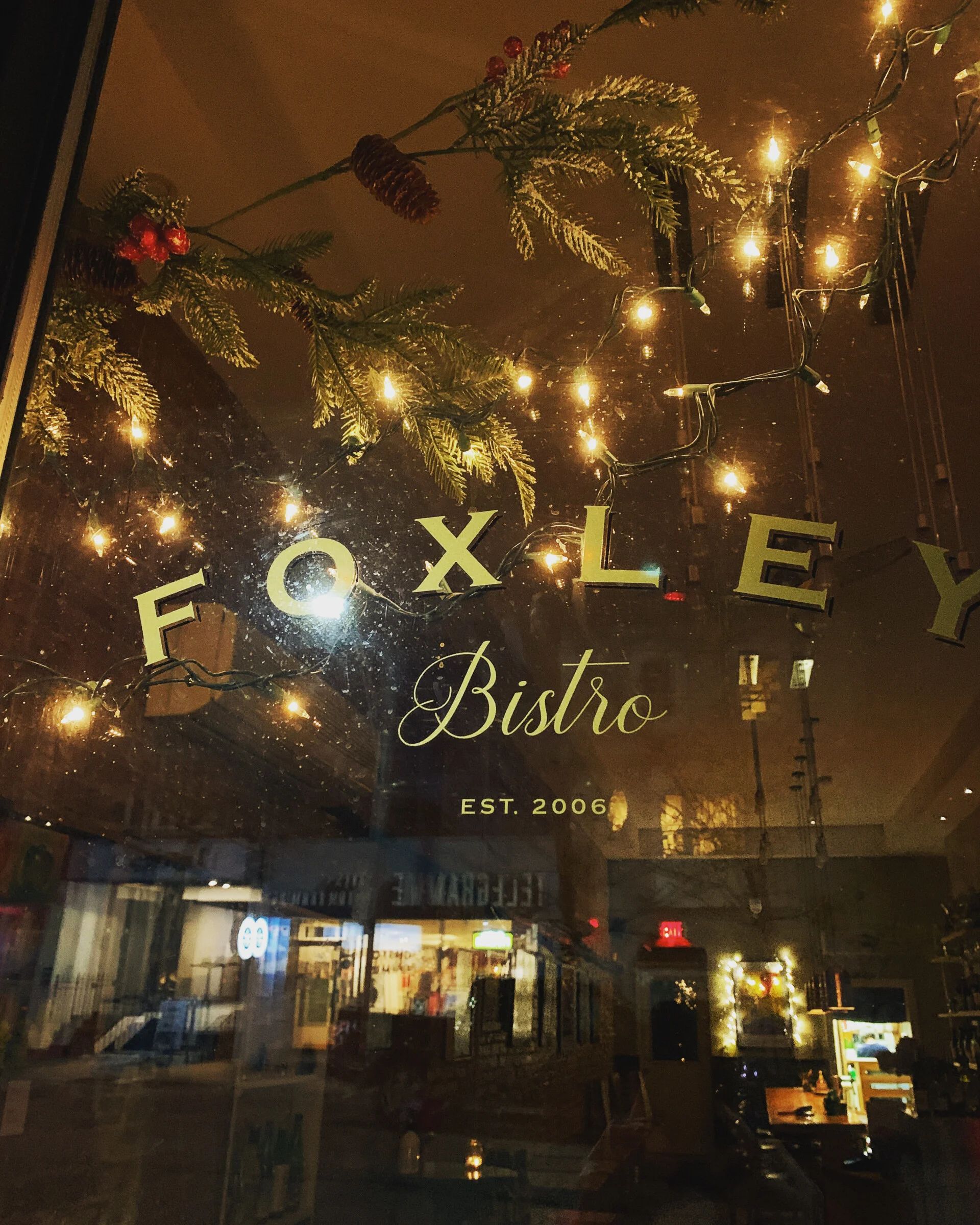 Foxley Ossington dining room and hidden back patio