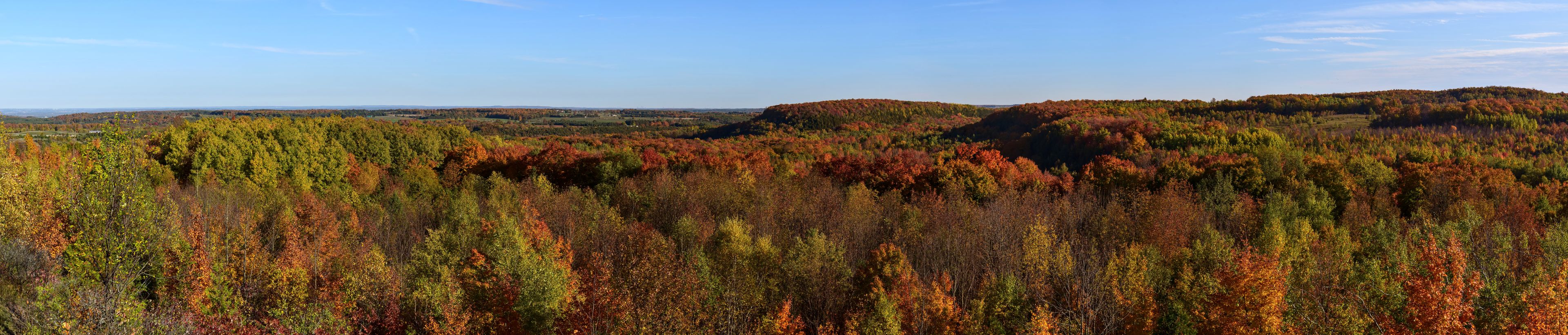 Autumn lookout over the basin at Mono Cliffs Provincial Park