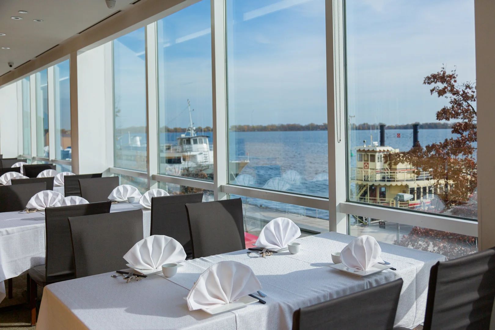 Pearl Harbourfront dining photography from pearlharbourfront.ca