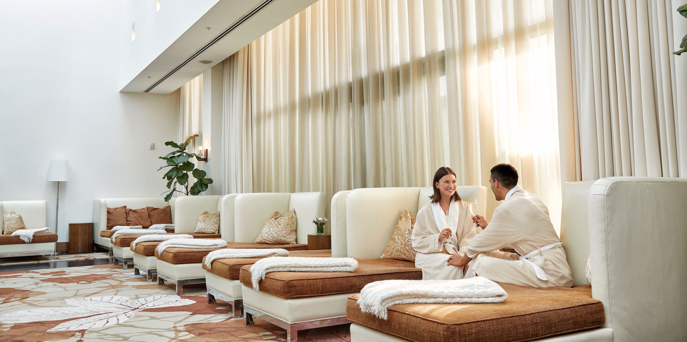 Spa myBlend by Clarins lounge photography from spamyblendtoronto.com